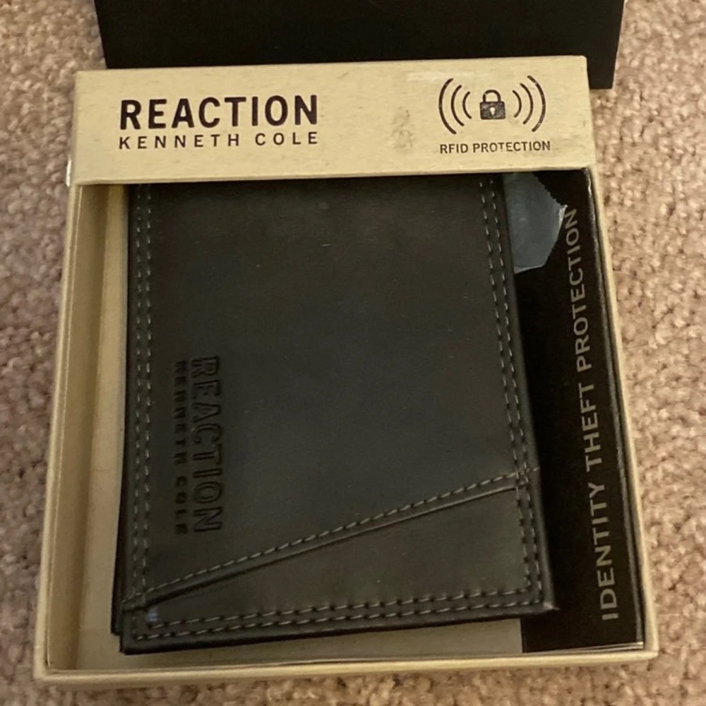 Kenneth Cole Reaction Wallet